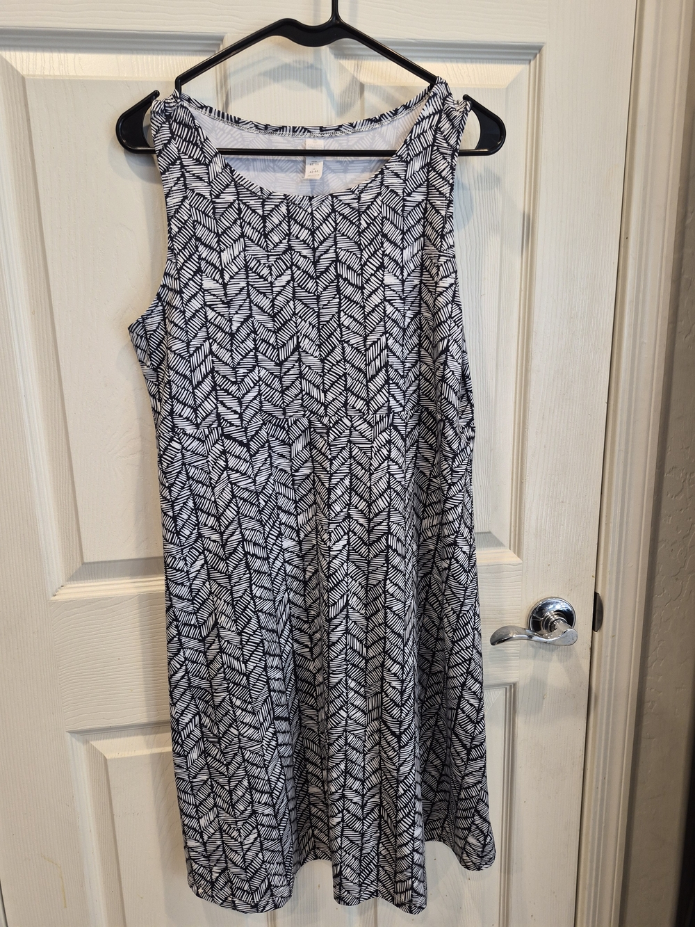 Balance Collection Black & White Sleeveless Midi Dress